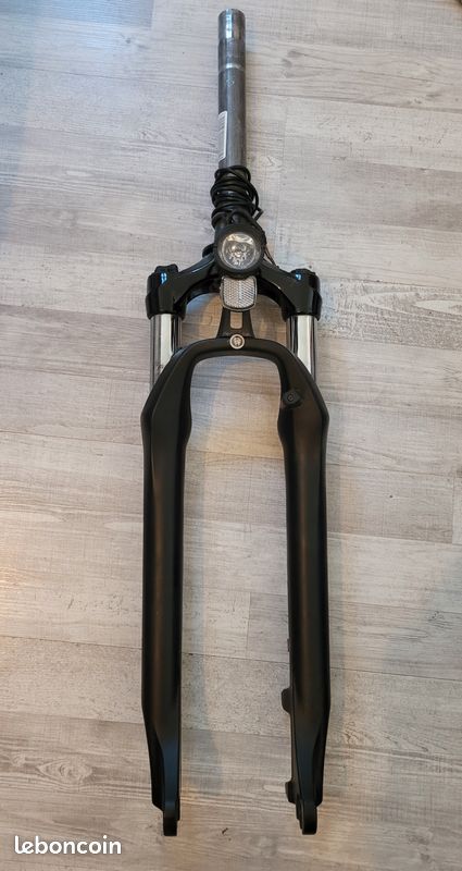 Fourche suspendu RST volant TNL 28