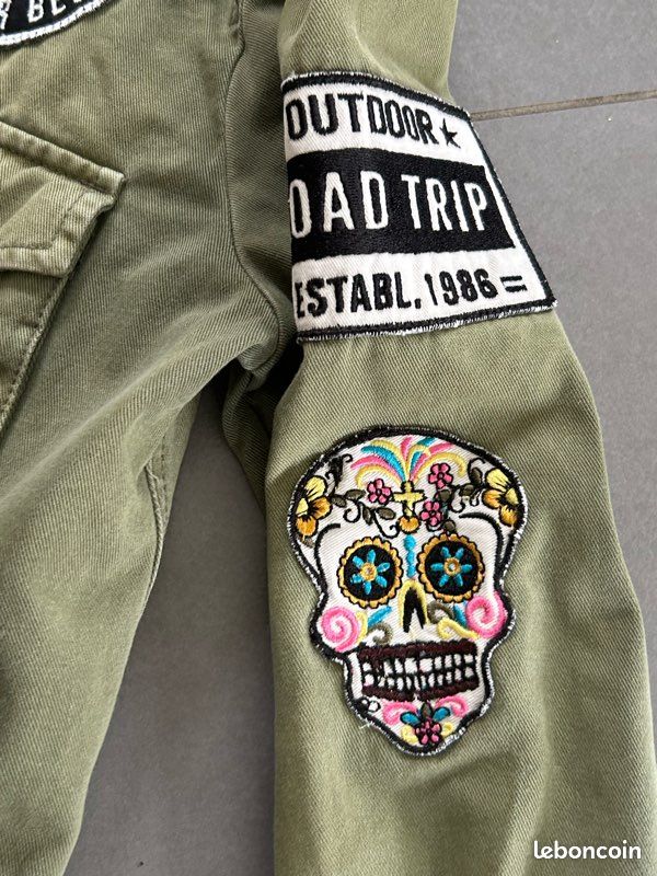 Veste femme kaki avec logo tête de mort (image 2)