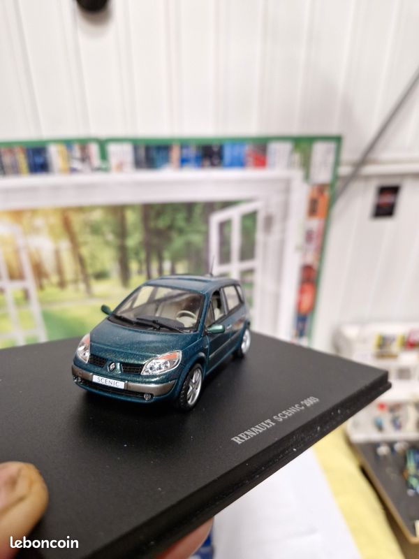 Renault Scenic II Rouge 2003 échelle 1/64, Miniature Universal Hobbies, Collectionneur