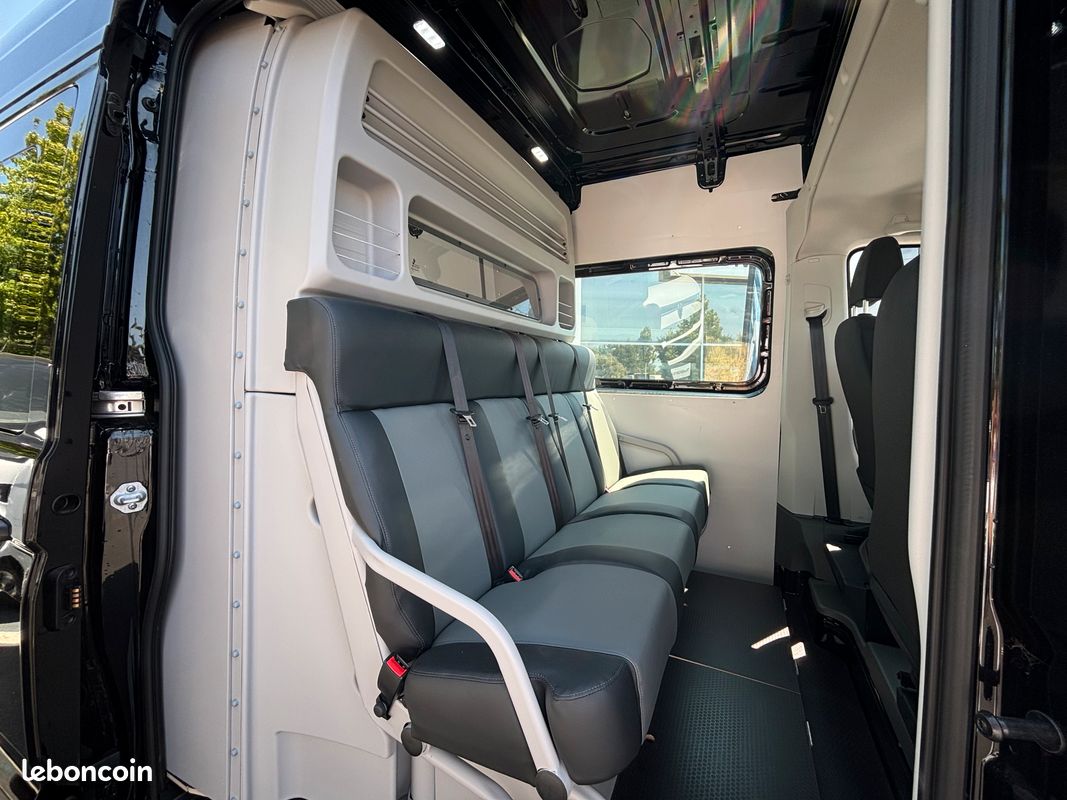 42 900 HT - Volkswagen CRAFTER Fg 35 L3H3 2.0 TDI 177ch BVM6 Cabine Approfondie (image 6)