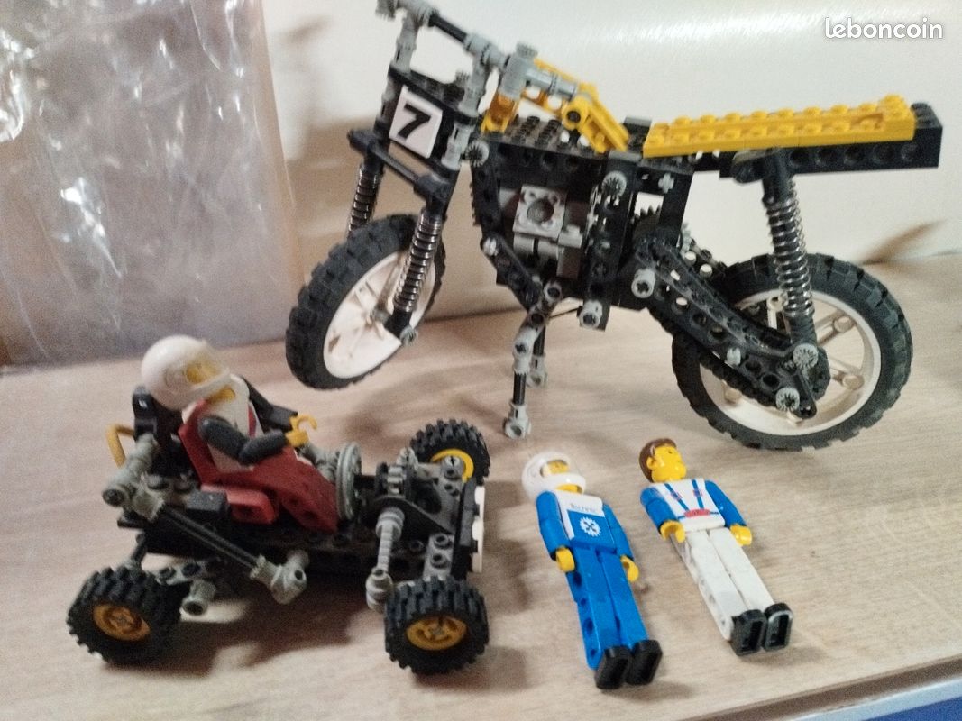 Technic lot moto et roadster 8838 8832 (image 1)