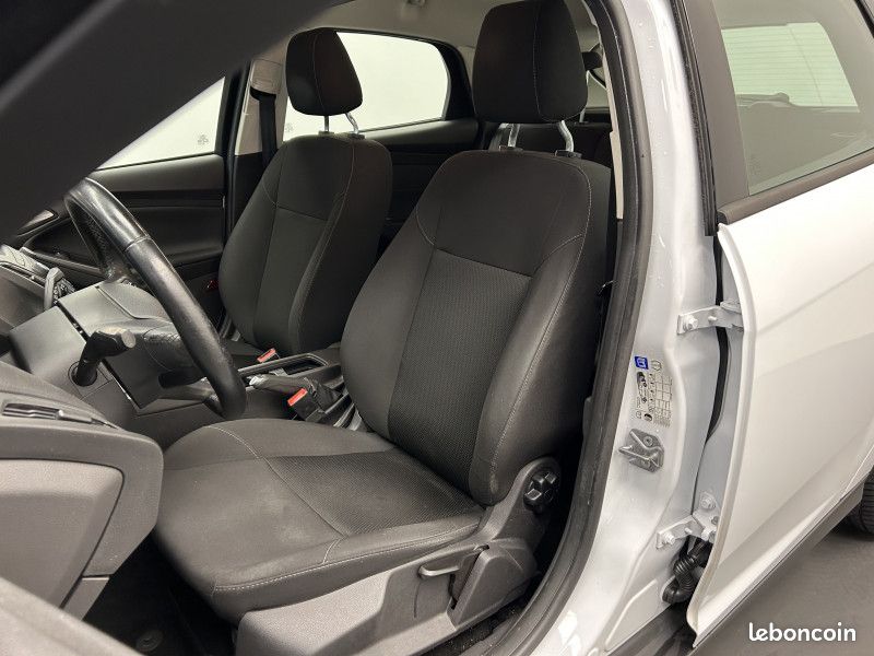 Ford FOCUS Focus 1.0 EcoBoost 125 ch / Clim Auto / Régulateur / Bluetooth (image 19)