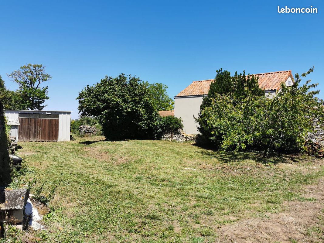Terrain a construit dans Neuville · à Neuville-de-Poitou · 40 000 €