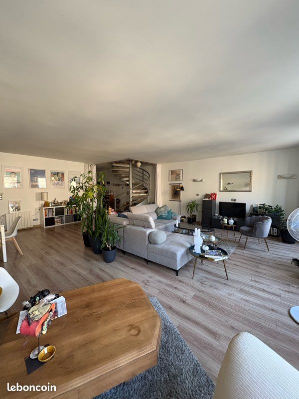 Appartement 5 pièces 181 m² · à Niort · 181 m² · 1 340 €/mois
