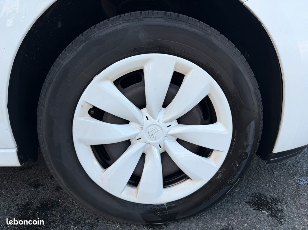 CITROËN C3 1.4 HDi 70 ch AIRDREAM / DIRECTION ASSISTEE / VITRES ELECTRIQUES / 5.790 EUR (image 8)