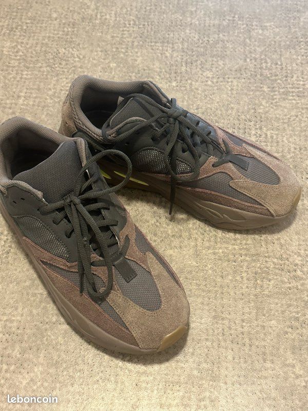 Yeezy 700 Marron/Mauve Taille 44 Chaussures