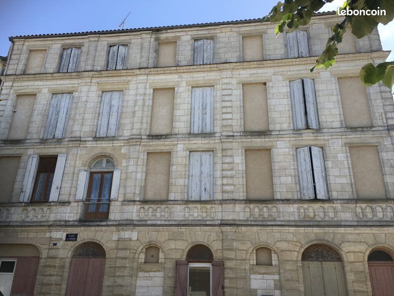 Immeuble 550 m² · à Sainte-Bazeille · 550 m² · 452 790 €