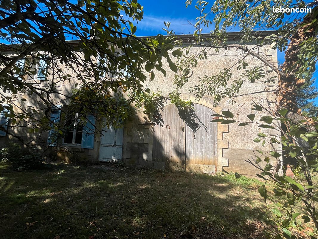 Maison 9 pièces 234 m² · à Humbligny · 234 m² · 88 000 €