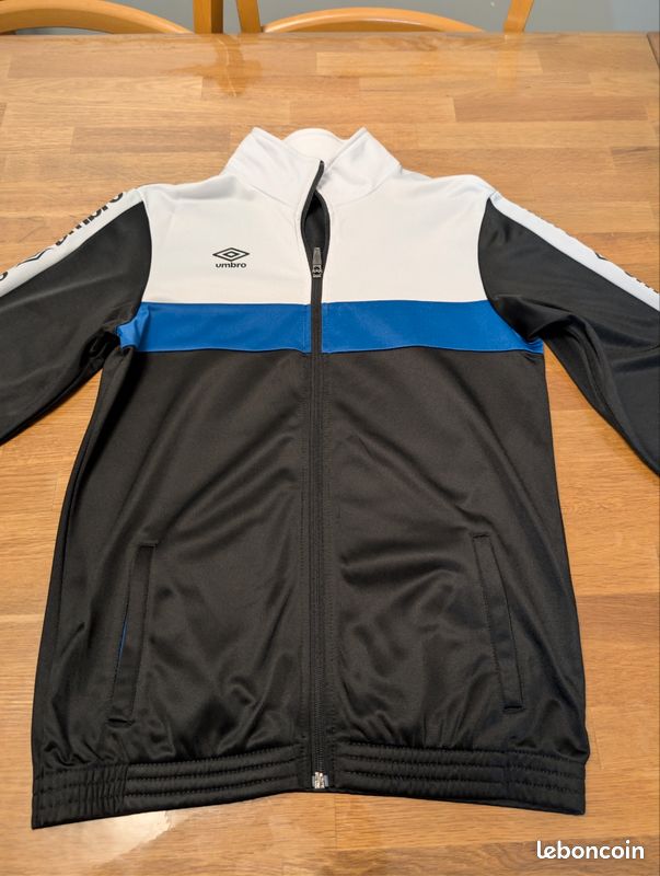Veste Umbro Garçon Noire Et Blanche – Coupe Vent Imperméable, Taille L (12-14 Ans) – NEUVE