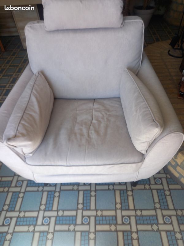 2 Fauteuils et un pouf en tissu de chez poltronesofa (image 6)