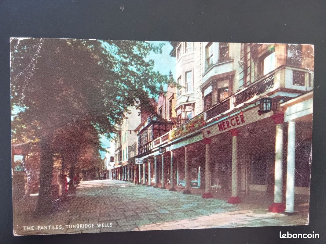 Carte postale ancienne J. Salmon - The Pantiles, Tunbridge Wells (UK) - Voyage 1968 (image 1)