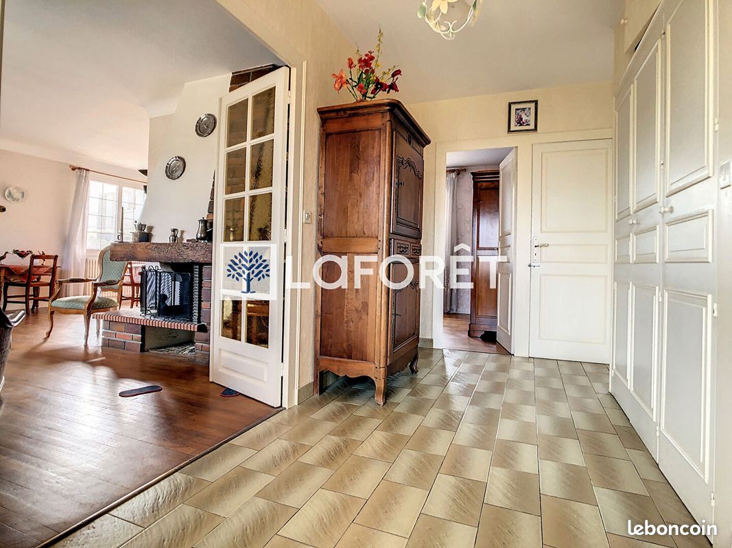 Pavillon 7 pièces 110 m² - Thouars 79100 (image principale 7)