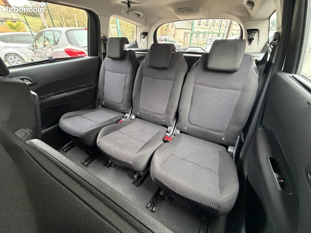 Peugeot 5008 1.6 HDI 110CH Premium Première Main (image 25)