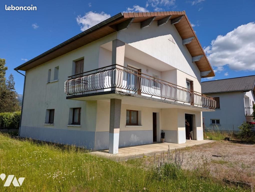 Maison 141 m² · à Entre-Deux-Guiers · 141 m² · 250 000 €