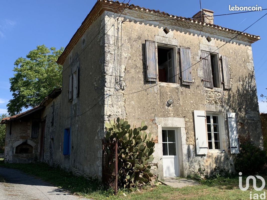 Propriété 4 pièces 74 m² - Montmoreau 16190 -Saint-Cybard (image principale 0)