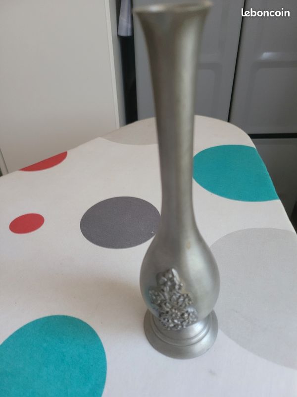 Vase etain (image 1)