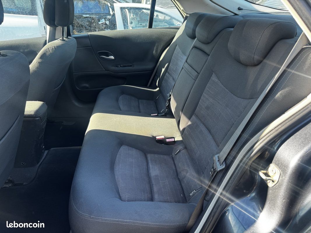 Renault laguna pack authentique 1.9dci 110 2007 (image 9)