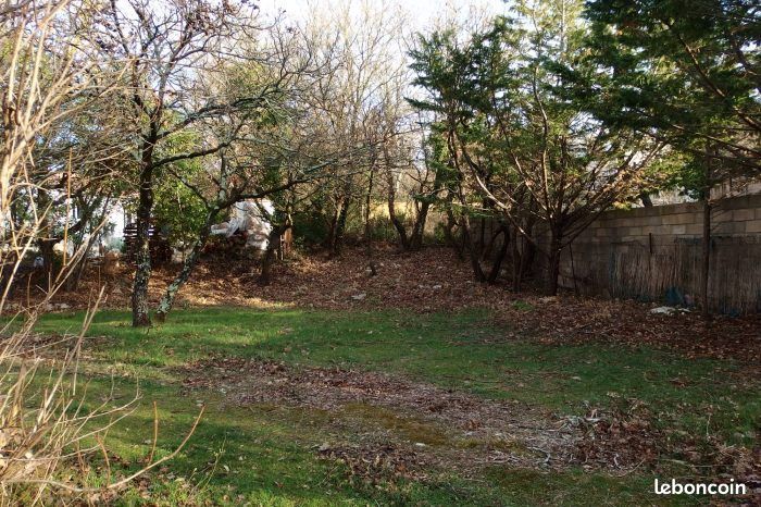 Terrain 850 m² Saint Pierre Du Mont · à Saint-Pierre-du-Mont · 89 000 €