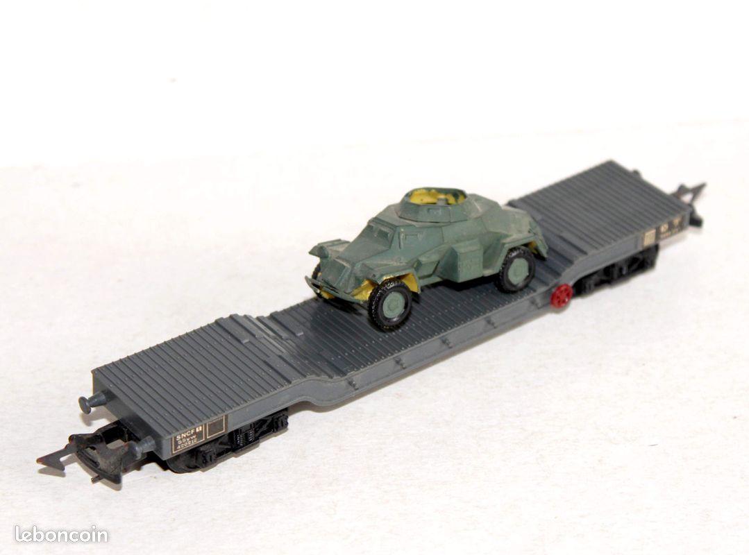 Jouef, Ho ( 1/87 ) , Wagon plat avec Jeep ref : 6451 - Modélisme