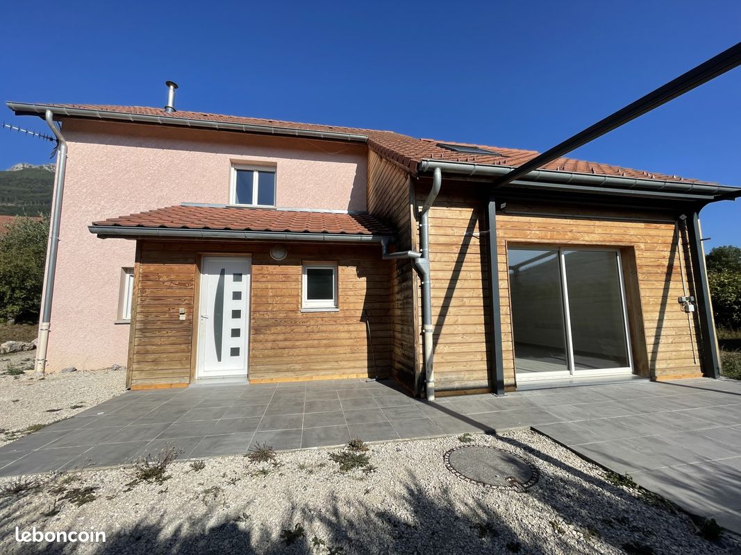 Maison 6 pièces 144 m² · à Roissard · 144 m² · 1 200 €/mois