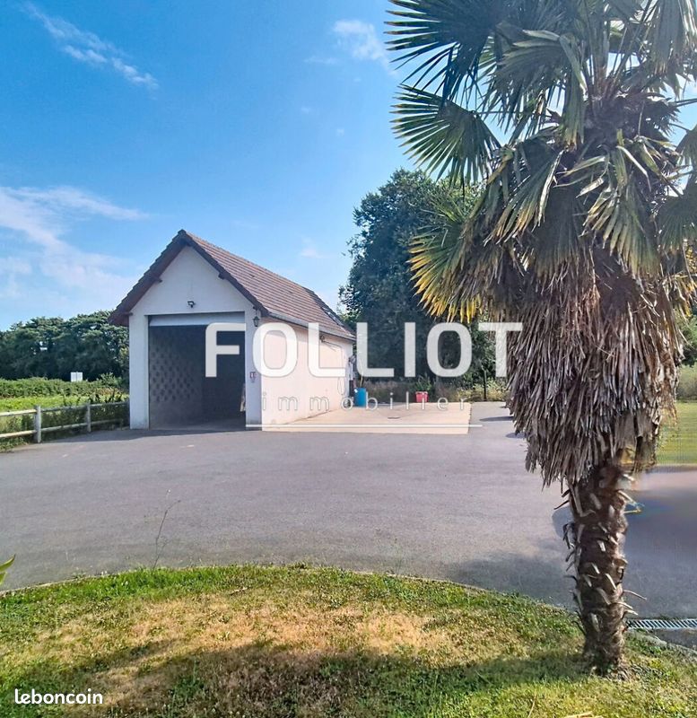 Terrain 558 m² · à Saint-Planchers · 558 m² · 160 500 €