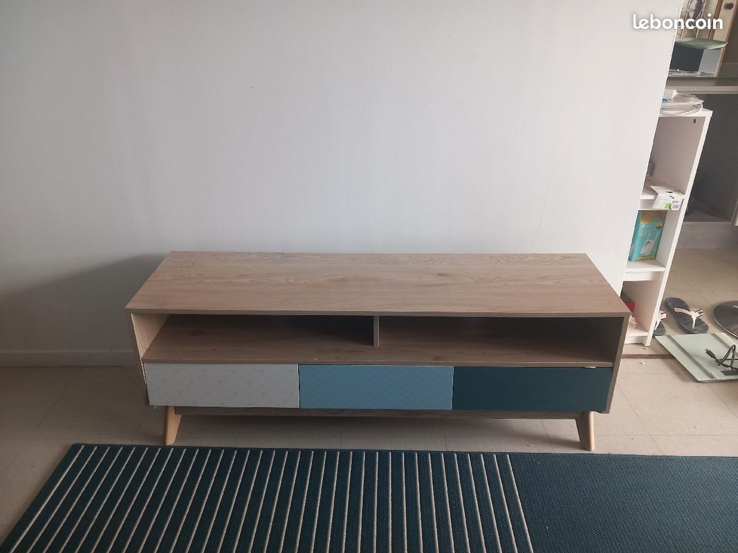Meuble TV avec rangements plus tapis assorti idéal pour déco salon (image 1)