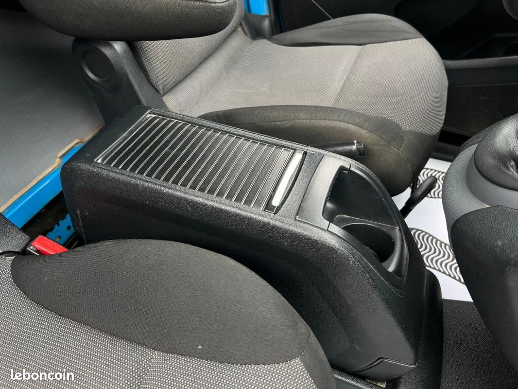 Peugeot Partner FOURGON STANDARD 1.6 BLUEHDI 75 BVM5 PRO / CLIM ECRAN BLUETOOTH ATTELAGE ... (image 9)