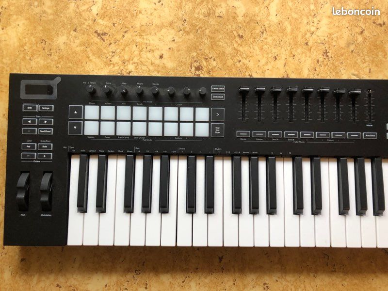 Cravate Avec Motif Clavier Musical Incurvé - Accessoire Original - Neuf Avec étiquettes