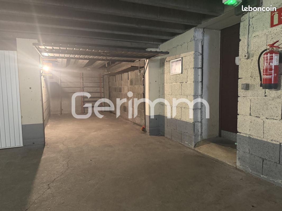 Parking 16 m² · à Grenoble · 16 m² · 11 500 €
