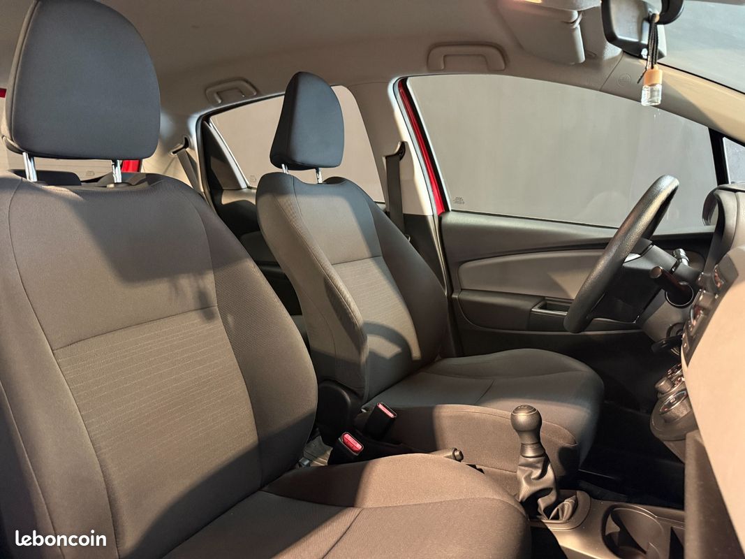 TOYOTA YARIS LCA2 69cH ACTIVE / 2EME MAIN / SUIVI COMPLET / COMMANDES AU VOLANT / CLIM (image 23)