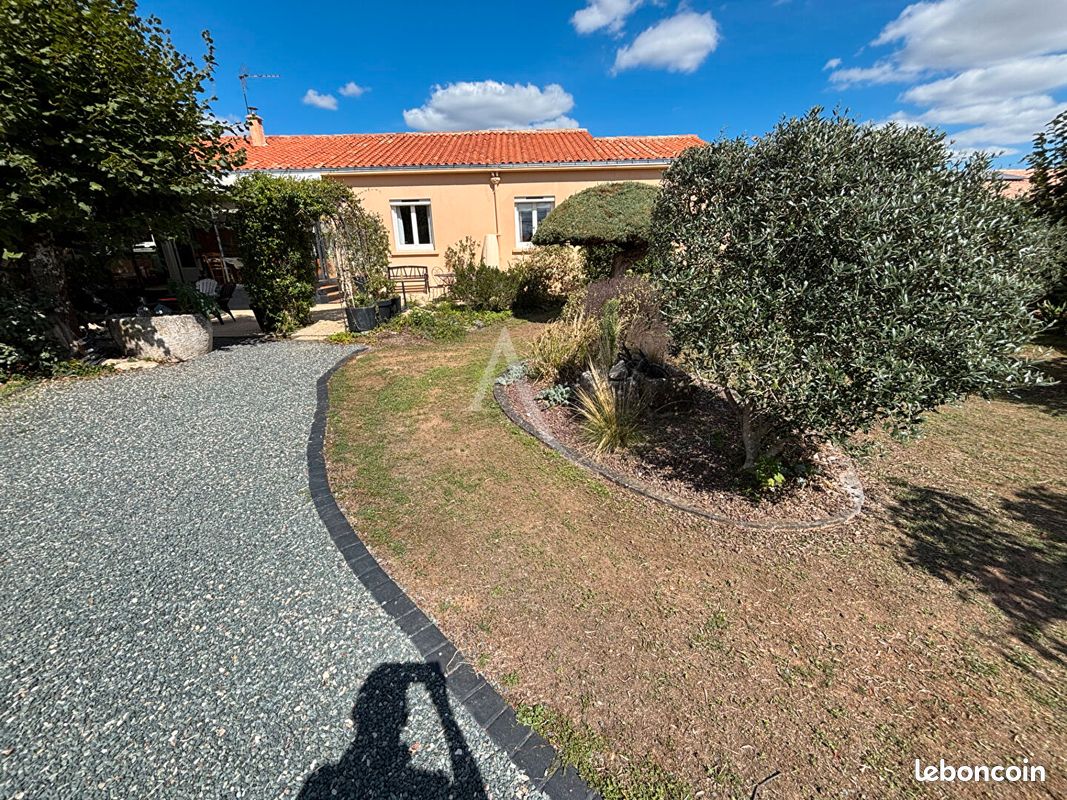 Maison 6 pièces 147 m² · à Fontenay-le-Comte · 147 m² · 255 200 €