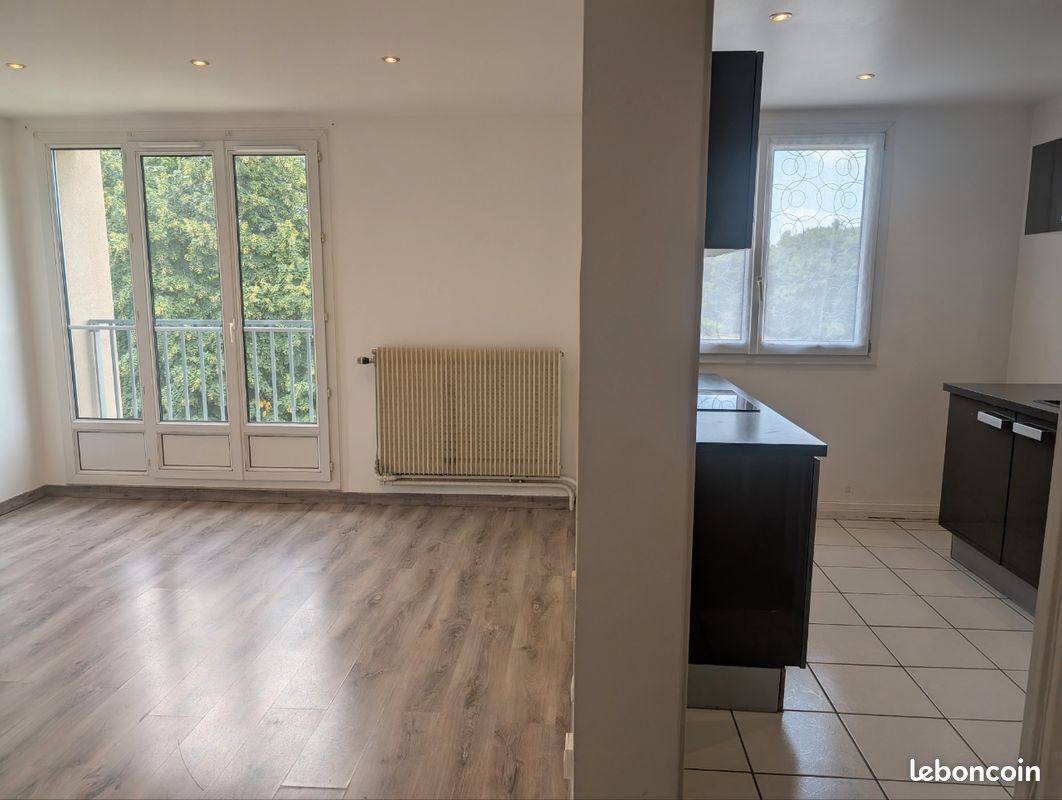 Appartement 3 pièces 55 m² · à Domont · 55 m² · 1 050 €
