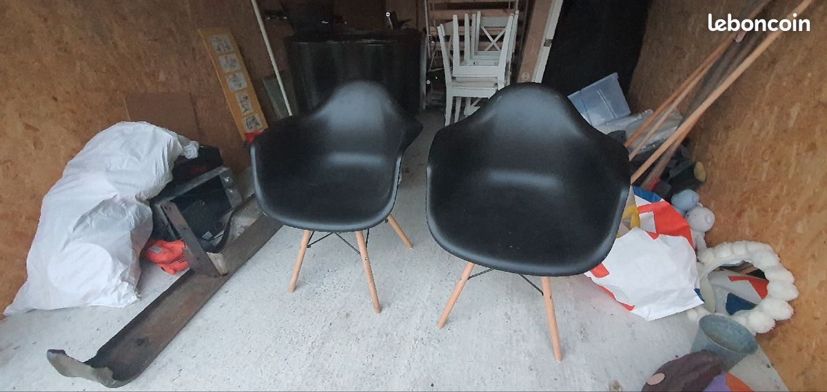 2 chaises noires et bois (image 1)