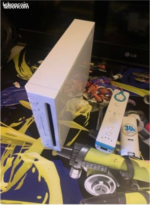 Nintendo Wii + Super Mario Strickers (image 1)