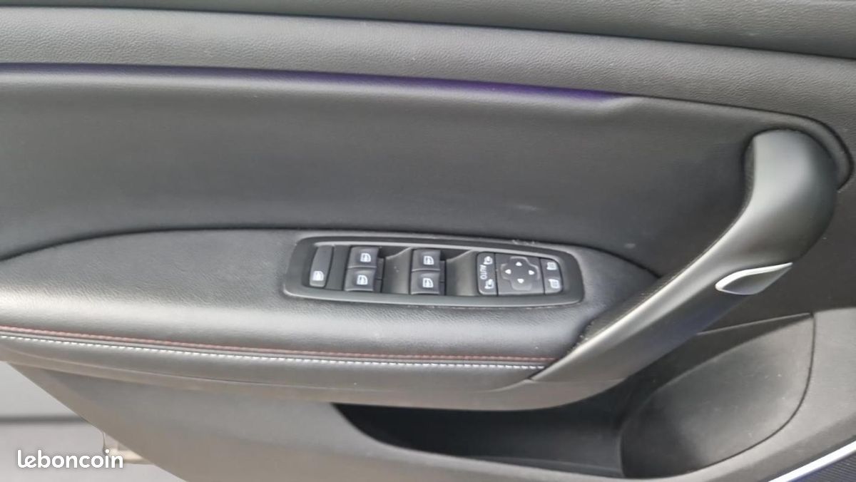 Renault Mégane IV BERLINE E-TECH Plug-In Hybride 160 R.S. Line (image 14)