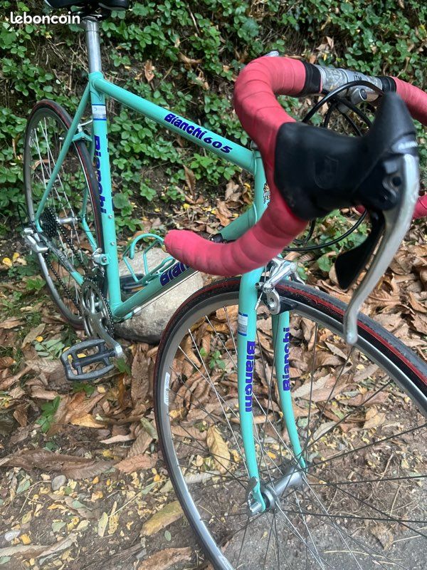 Vélo Bianchi campagnolo bleu céleste état peu roulé Vélos