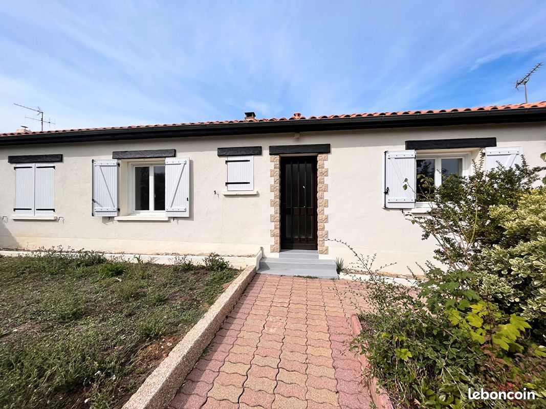 Maison 5 pièces 100 m² · à Savigny-Lévescault · 100 m² · 820 €