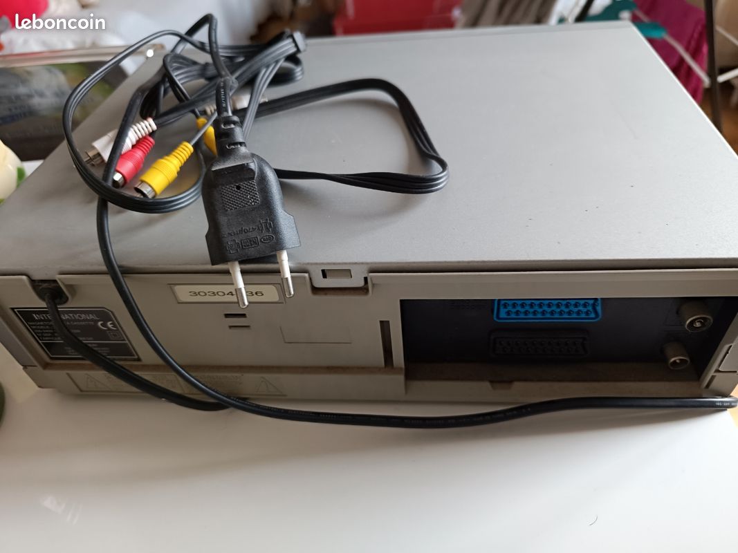 MAGNÉTOSCOPE VHS PAL/SECAM INTERNATIONAL 612R • 6 têtes EUR 85,00 - FR