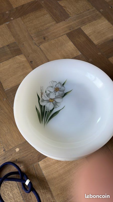 1 PLAT ROND CREUX ARCOPAL - VINTAGE - DECORS FLEURS NARCISSES