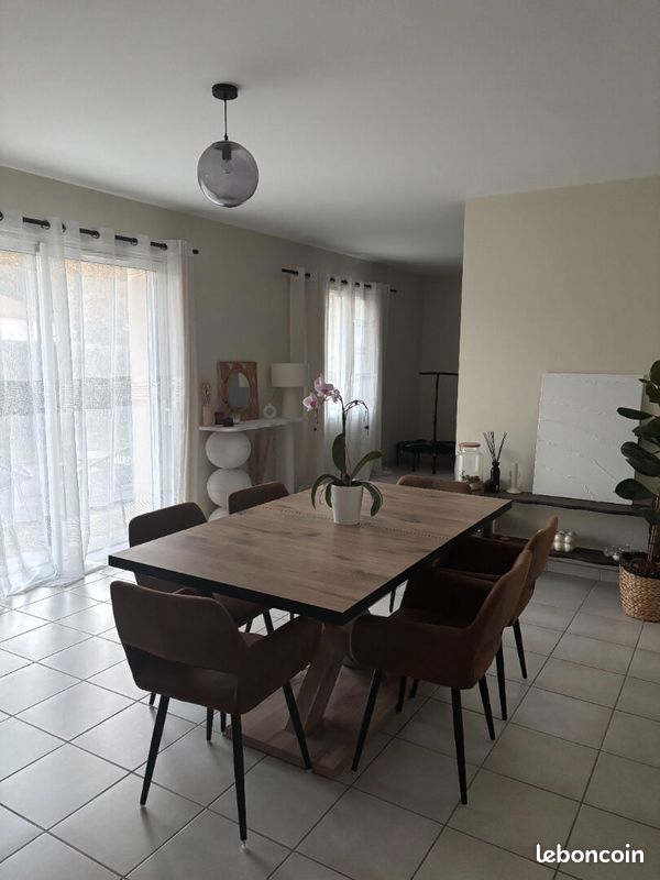 Maison 4 pièces 101 m² · à Aigondigné · 101 m² · 905 €/mois