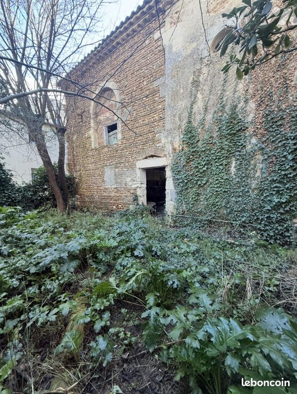 Maison 5 pièces 200 m² · à Garons · 200 m² · 214 000 €