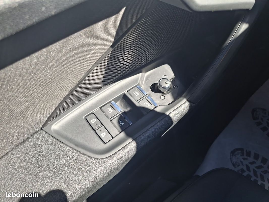 Audi A3 SPORTBACK 40 TFSI E 204CH DESIGN S TRONIC 6 (image 24)
