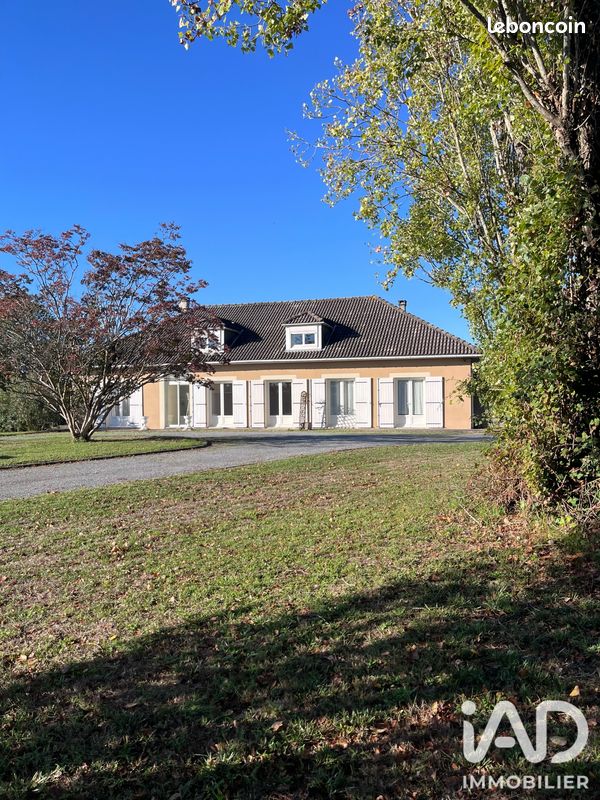 Maison 9 pièces 220 m² · à Créon · 220 m² · 444 000 €