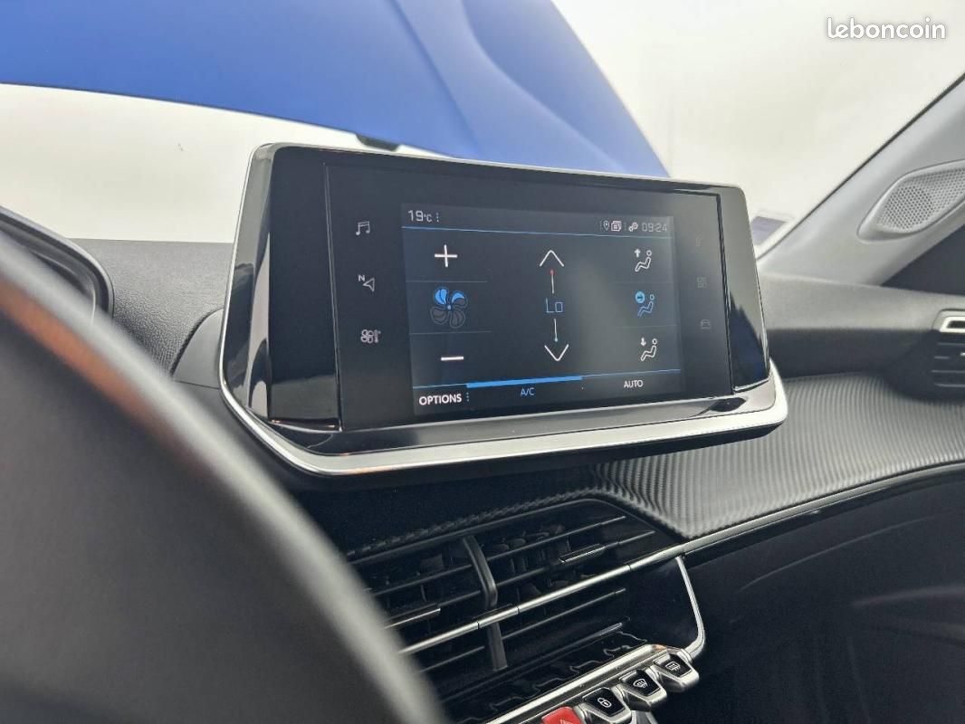 Peugeot 2008 PureTech 130 S&S BVM6 - Style (image 20)