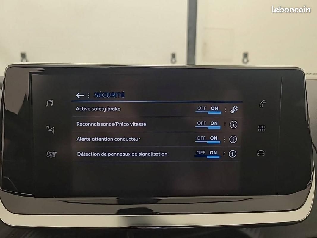 Peugeot 2008 BlueHDi 130 S&S EAT8 - Allure (image 19)