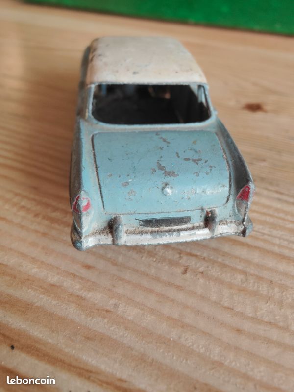 DT3 Voiture 1/43 réédition DINKY TOYS atlas : SIMCA Versailles 24Z