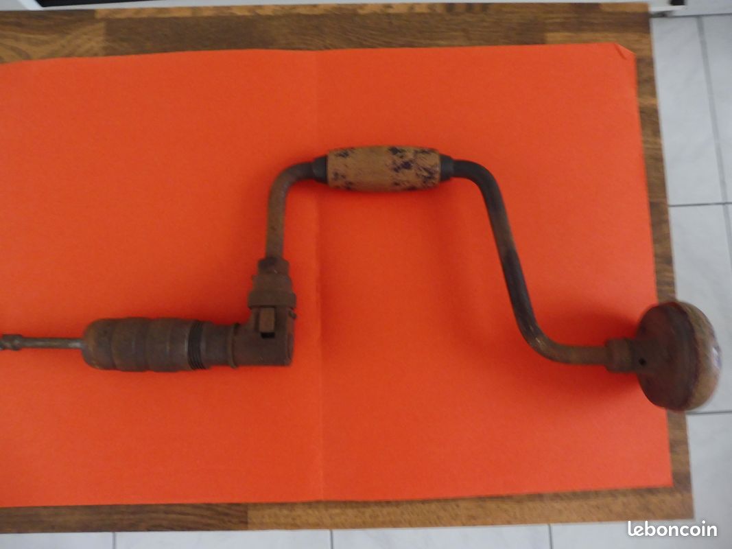Ancienne perceuse manuelle (image 1)
