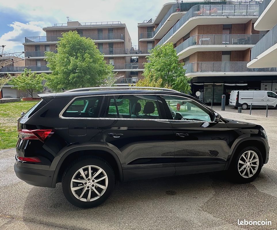 Skoda kodiaq 2.0 tdi 150 ch scr style 4x2 dsg 7pl / toit ouvrant / entretien constructeur (image 6)