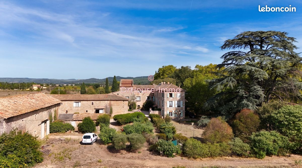 Maison 8 pièces 370 m² · à Orsan · 370 m² · 830 000 €