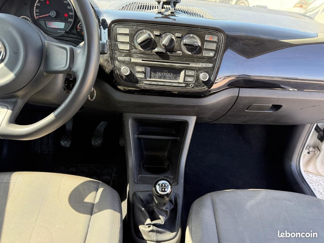 Volkswagen UP 1.0 60CH BLACK UP 3P (image 8)